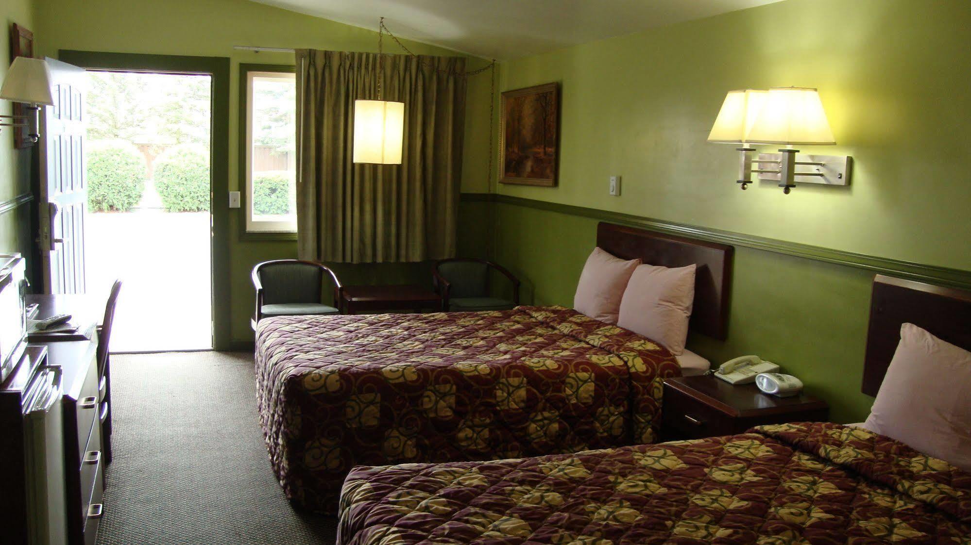 Pinconning Trail Inn Motel Eksteriør billede